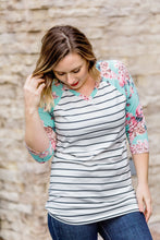 Load image into Gallery viewer, Mint Floral 3/4 Sleeve V-Neck