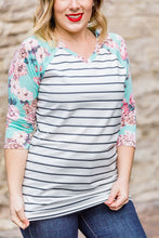 Load image into Gallery viewer, Mint Floral 3/4 Sleeve V-Neck