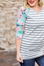 Load image into Gallery viewer, Mint Floral 3/4 Sleeve V-Neck