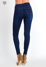 Load image into Gallery viewer, Dark washed non distressed Jeans