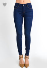 Load image into Gallery viewer, Dark washed non distressed Jeans