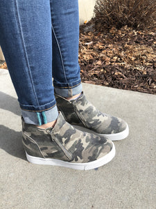 Camo wedge zip up shoe