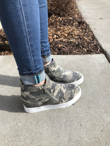 Camo wedge zip up shoe