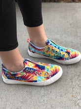 Load image into Gallery viewer, Blowfish tie dye woman&#39;s tennis shoe
