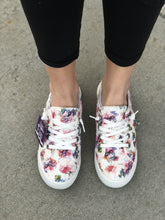 Load image into Gallery viewer, Blowfish white floral sneaker