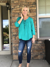 Load image into Gallery viewer, Emerald crinkle gauze 3/4 sleeve top