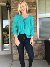 Load image into Gallery viewer, Emerald crinkle gauze 3/4 sleeve top