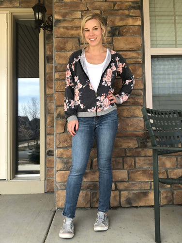 light wash crop jean with slit at bottom