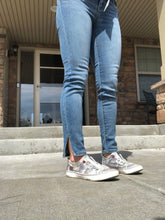 Load image into Gallery viewer, light wash crop jean with slit at bottom