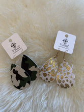 Load image into Gallery viewer, Teardrop earrings- multiple prints