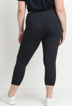 Load image into Gallery viewer, Plus size yoga pant with mesh detail