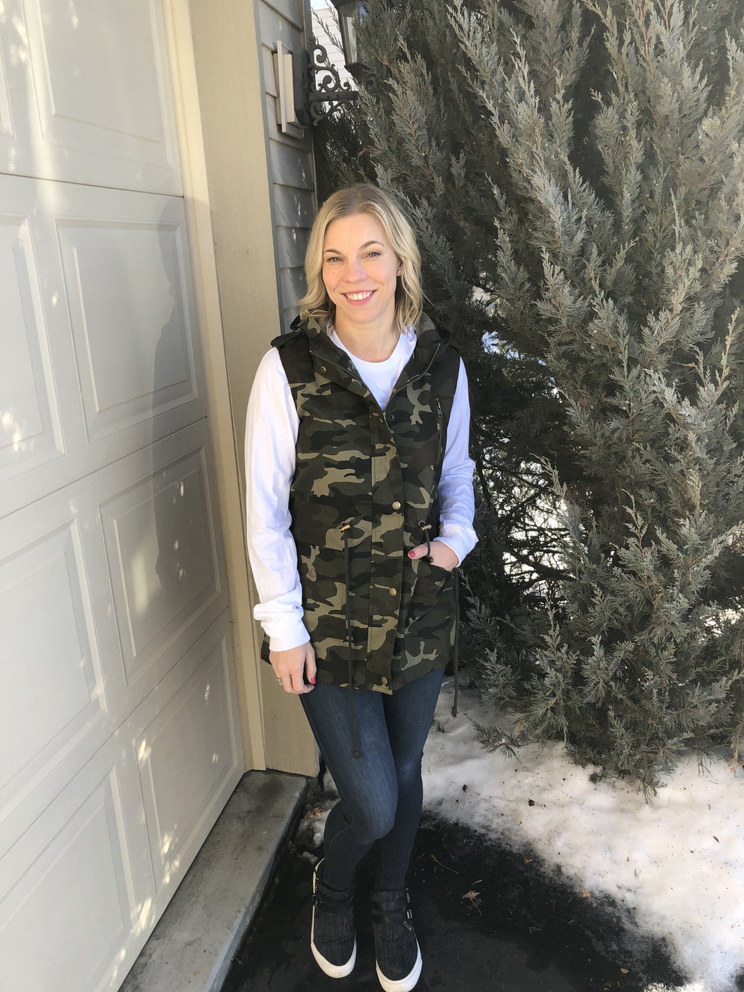 Camo canvas vest with hood