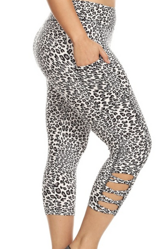 Plus Size Criss Cross Capri Leggings 