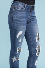 Load image into Gallery viewer, Snakeskin Patched Judy Blue Skinnies