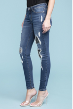 Load image into Gallery viewer, Snakeskin Patched Judy Blue Skinnies
