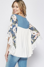 Load image into Gallery viewer, Dainty Floral Color Block Top