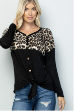 Load image into Gallery viewer, Slightly Divided Front Knot Top