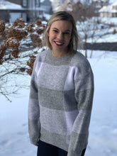 Load image into Gallery viewer, Grey plaid pullover sweater
